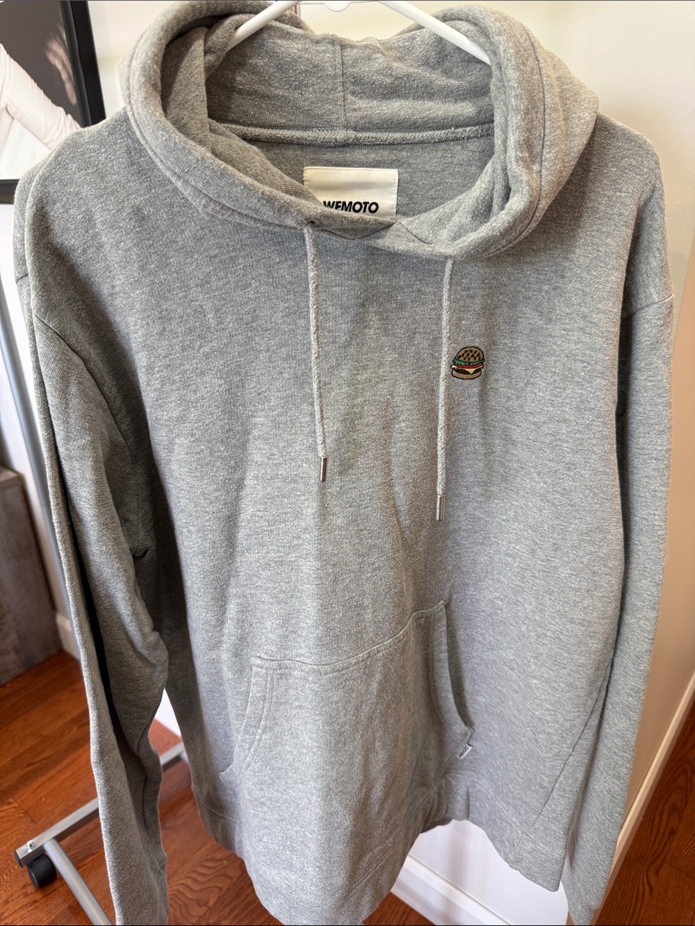 Wemoto women’s  Gray Pullover Hoodie - Small Burger Patch
